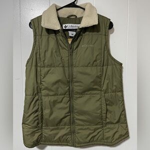 Columbia Women's Olive Green Quilted Vest with Sherpa collar size Large